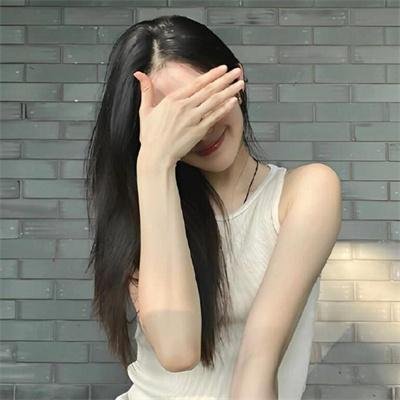 盛开的樱花林下